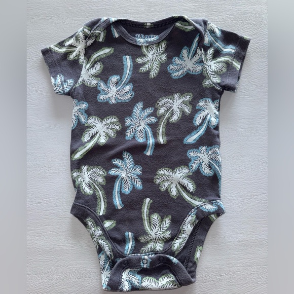 Old Navy Other - Old Navy Tropical Print Charcoal Baby Bodysuit